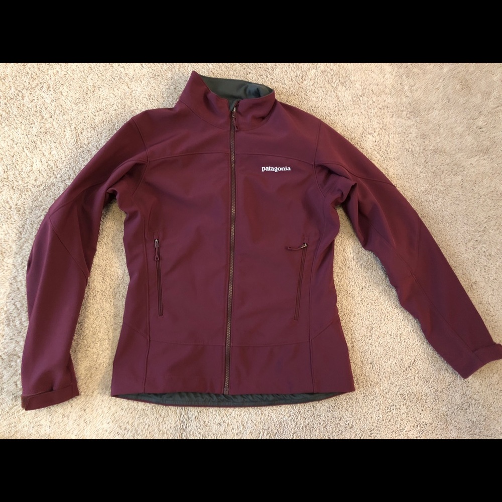 Patagonia women’s maroon jacket